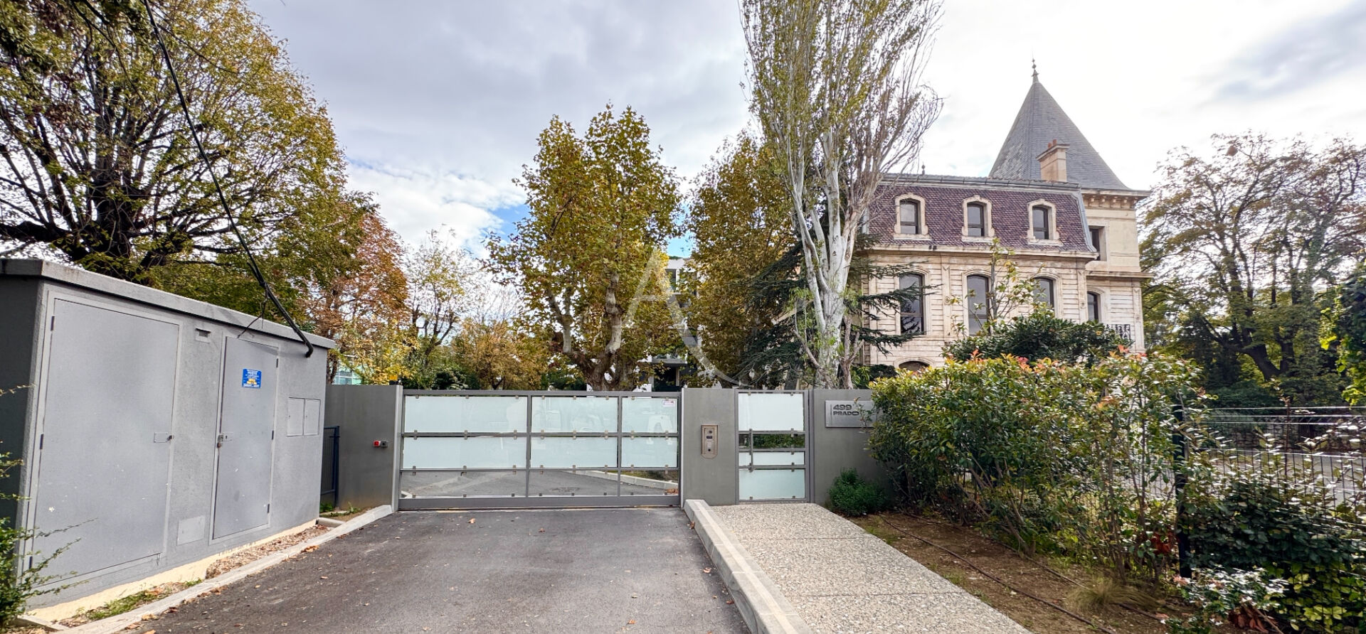 Photo Prado-Parc borely/plages, résidence de standing, T2 refait à neuf, terrasse et jardin 30 m2, 13008 MARSEILLE image 2/6