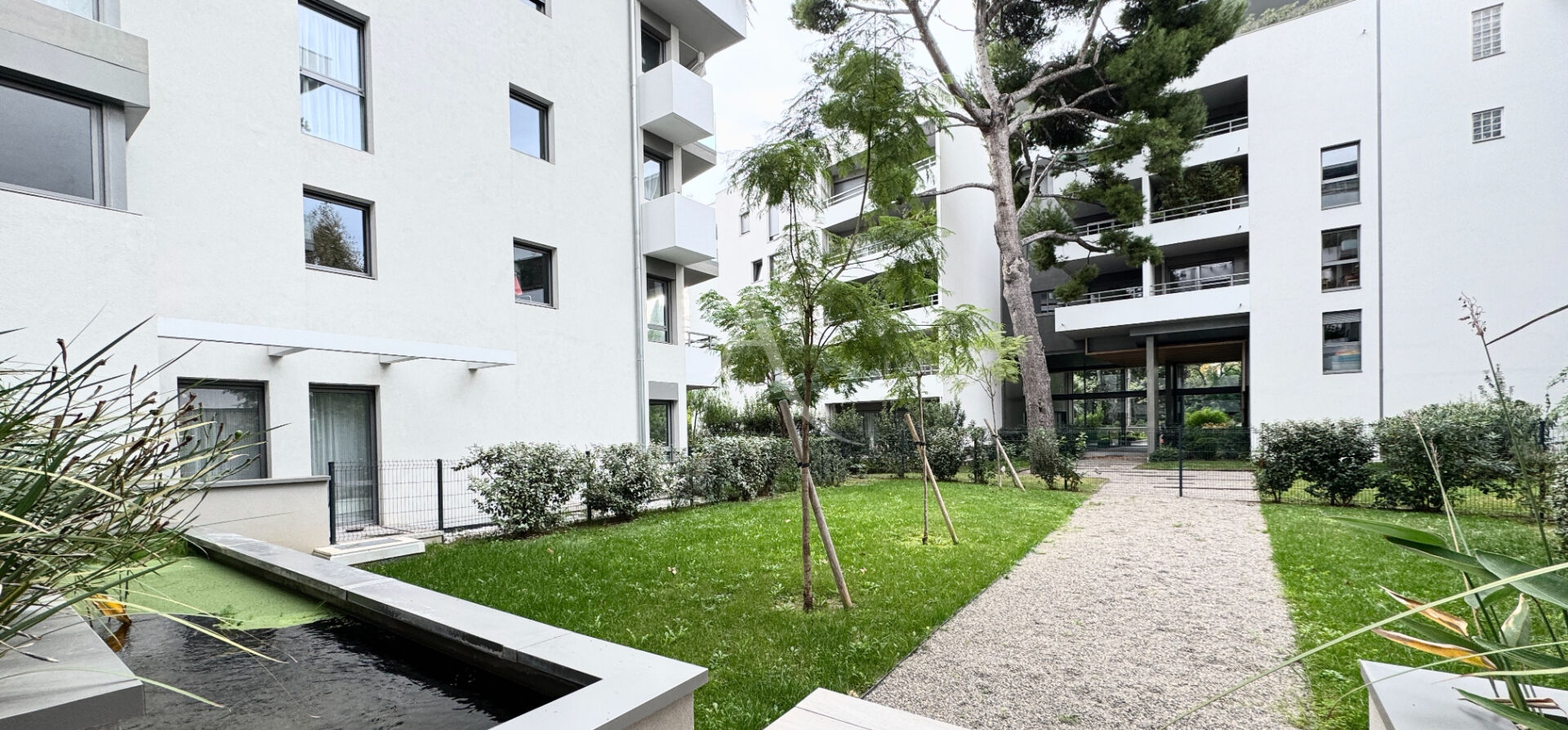 Photo Prado-Parc borely/plages, résidence de standing, T2 refait à neuf, terrasse et jardin 30 m2, 13008 MARSEILLE image 4/6