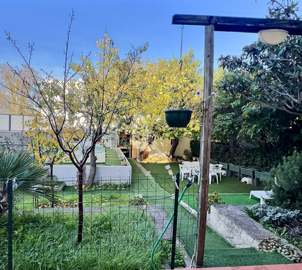 Photo Maison, secteur les Chartreux, bas de Montolivet, 13004 MARSEILLE, terrasses, piscine, terrain arboré, garage et dépendances image 3/6