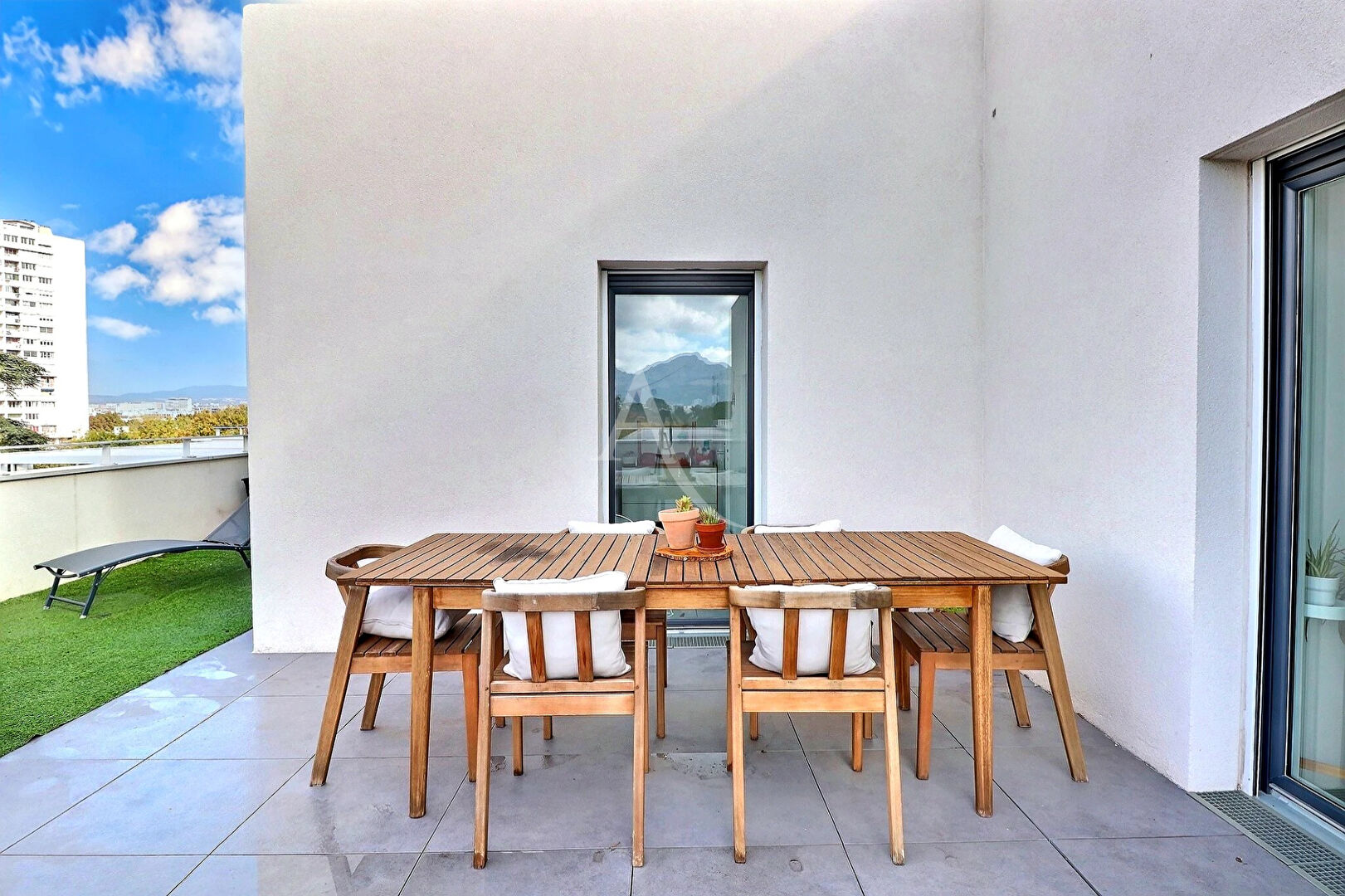 Photo Rare à la vente : Magnifique T4 en rooftop avec 55 m2 d'extérieur secteur Michelet image 5/6