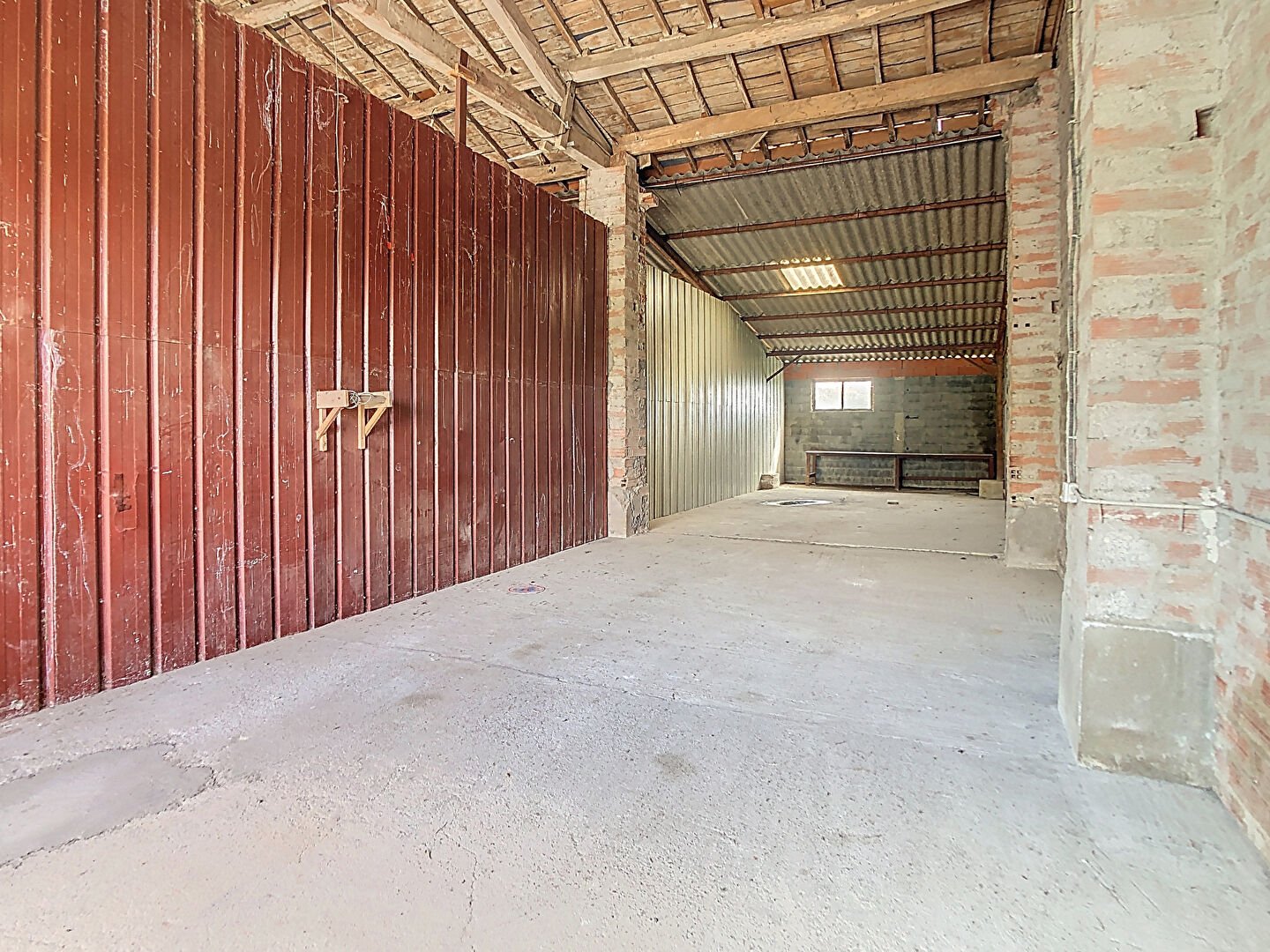 Photo Hangar sécurisé de 100m² image 4/6