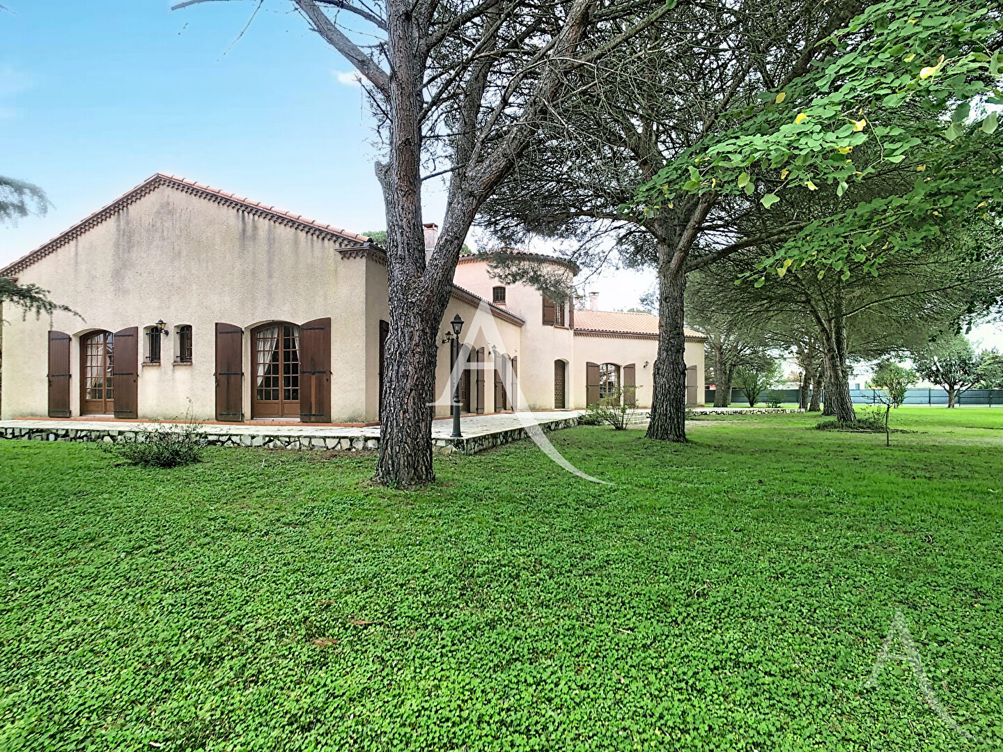 Villa avec parc arboré