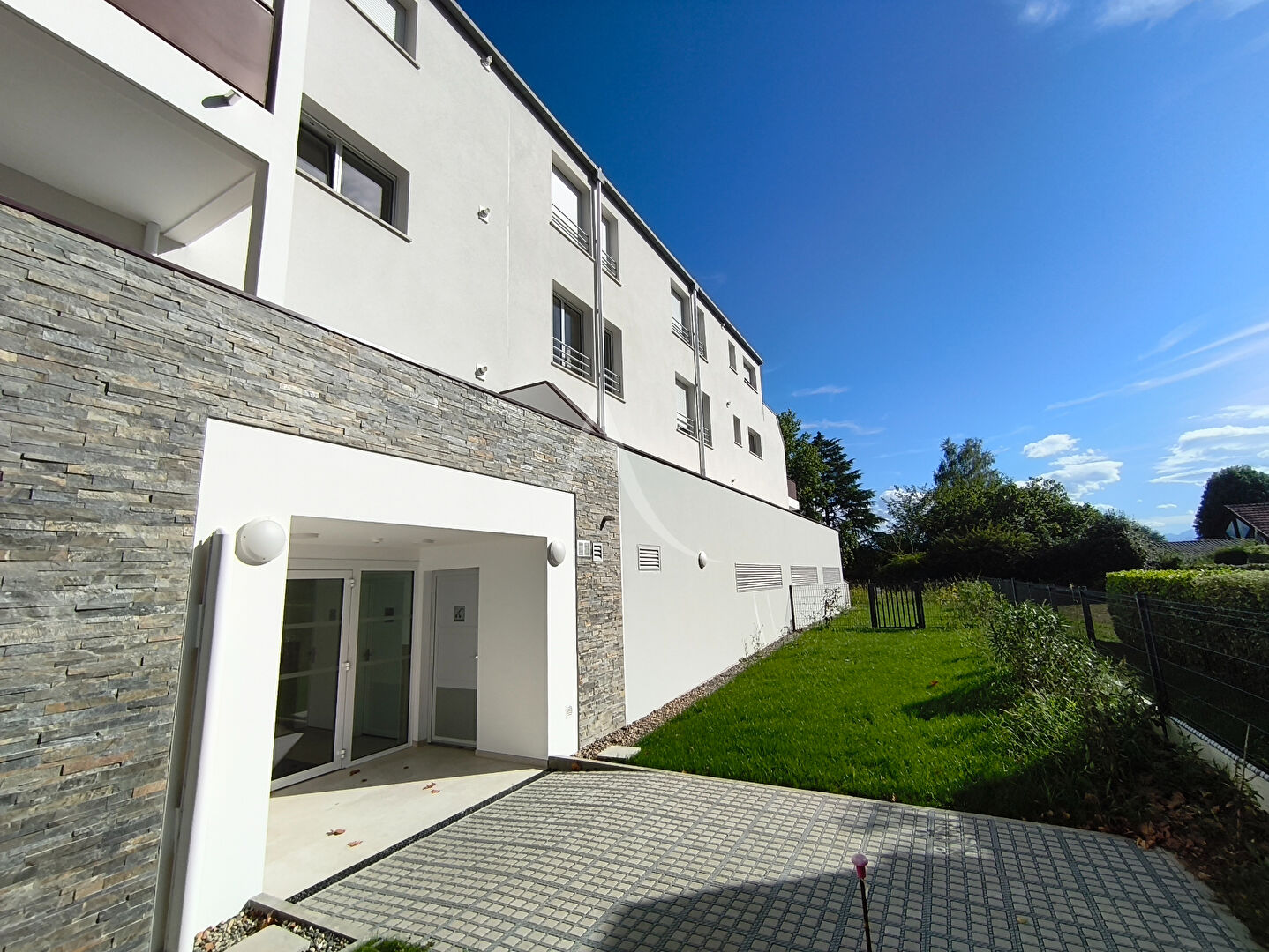 Photo Pau,T4 neuf de  99 m²,2 parkings,2 terasses de 37.30 et 8.62 m² image 2/3