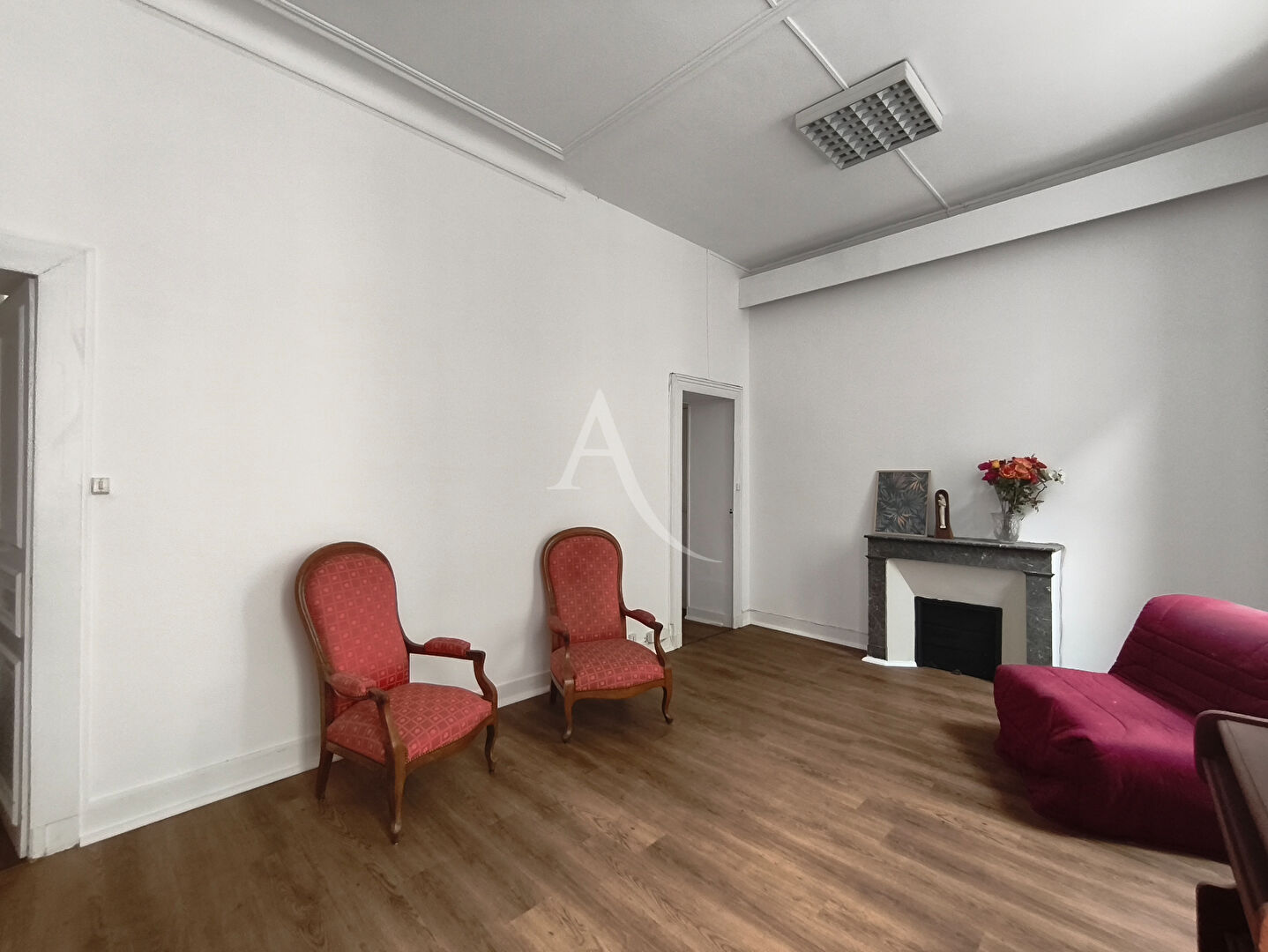 Pau,Local commercial  configuré en bureaux.