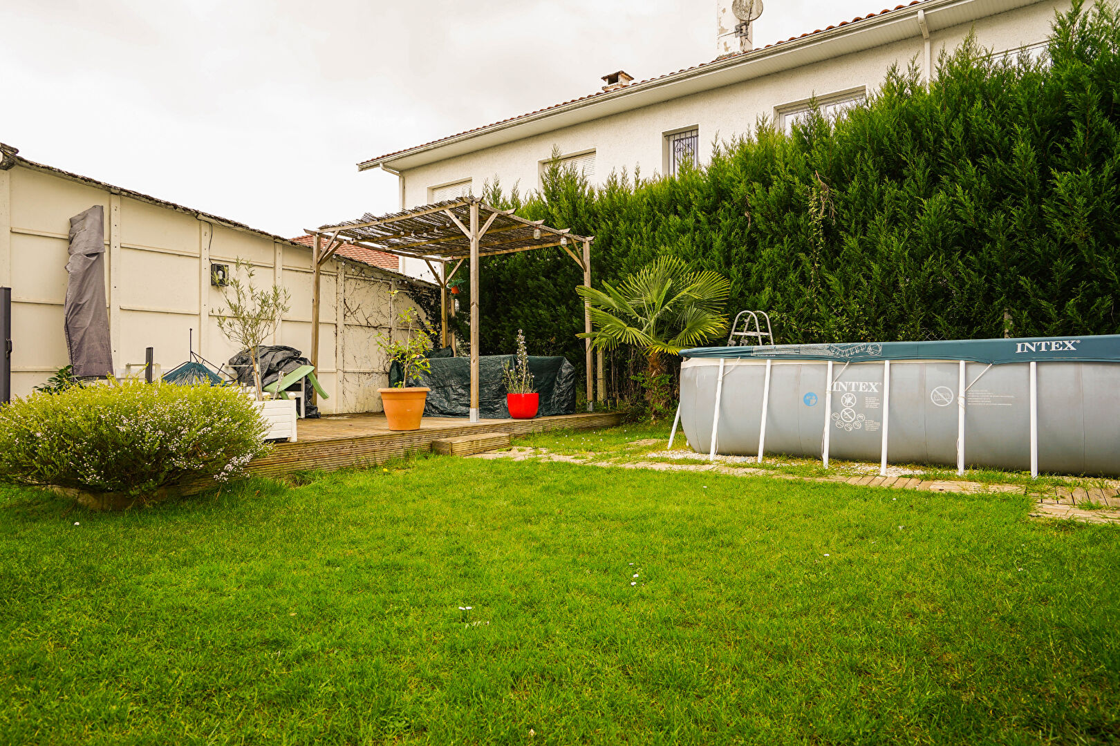 Photo Pau - Immeuble de rapport - 2 appartements loués - Proche Hôpital et Total Garages et jardin image 1/6