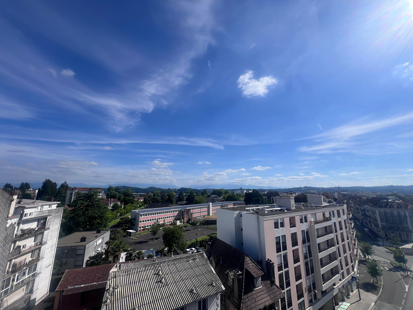 Centre ville Pau , appartement  3 chambres parking en sous sol et cave