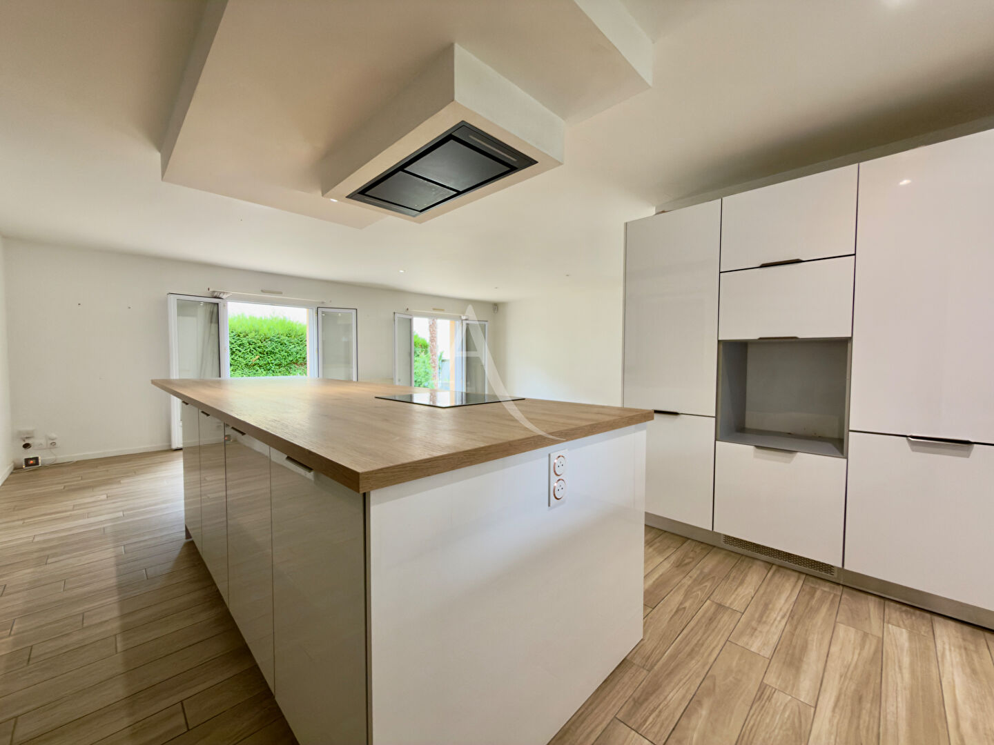 Photo Quartier Saint Joseph maison de ville avec garage image 2/6