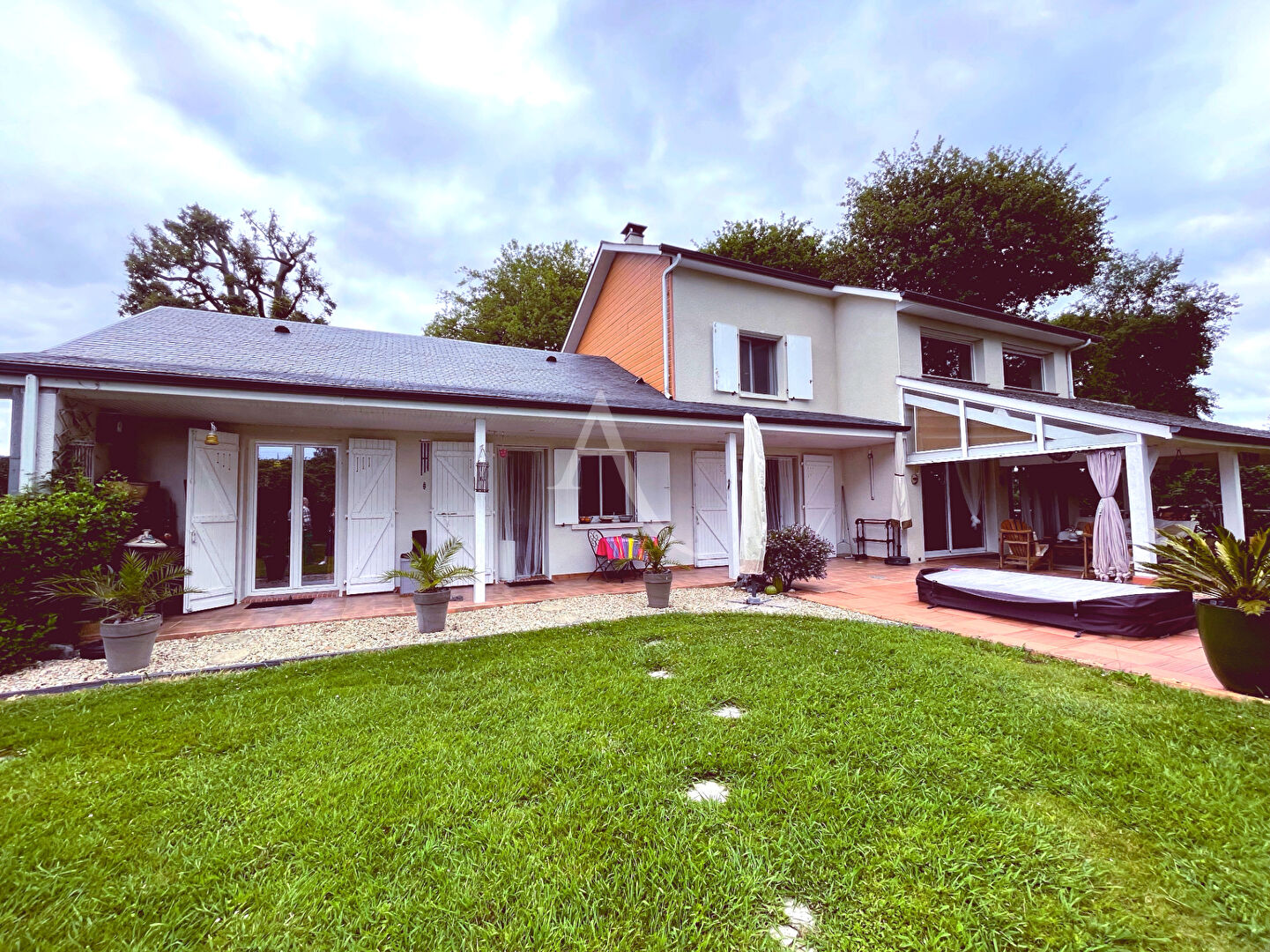 Photo Grande maison familiale avec double salon, jacuzzi et dépendances, dans un cadre exceptionnel proche Morlàas image 3/6