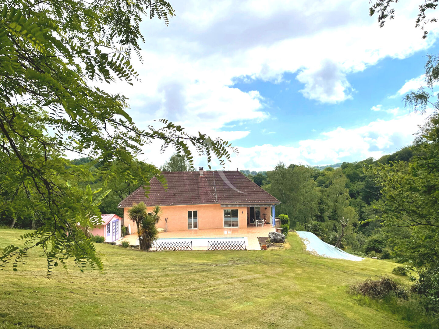 Photo Grande maison familiale avec piscine. Vue Pyrénées. image 1/6
