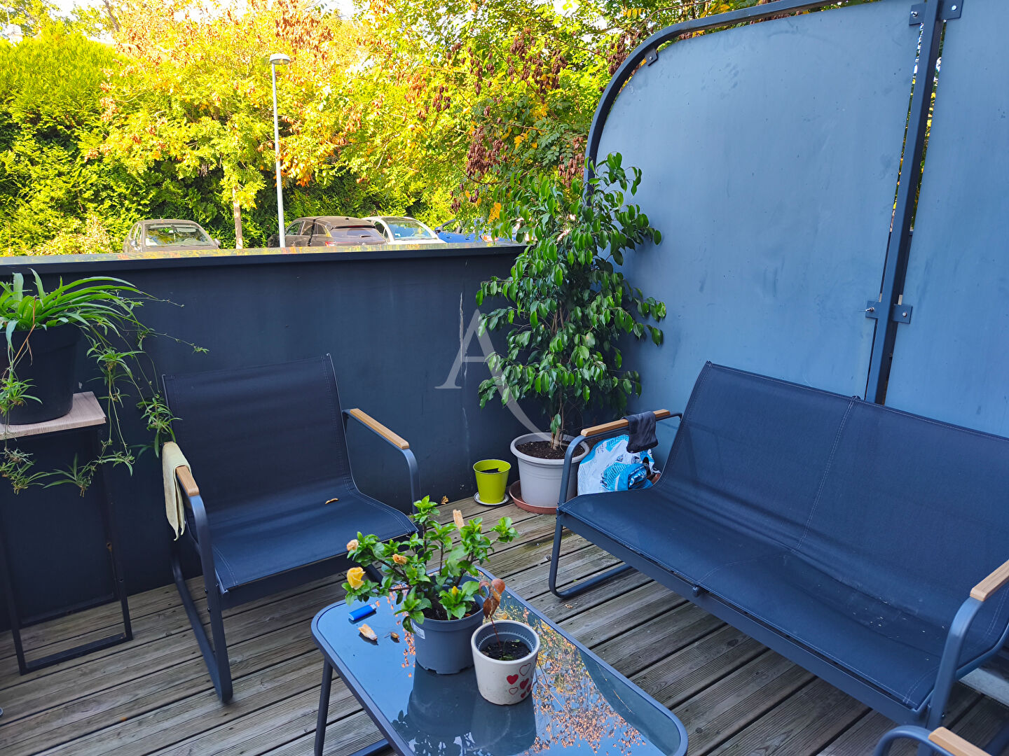 Lons, Appartement loué, une chambre, parkiing