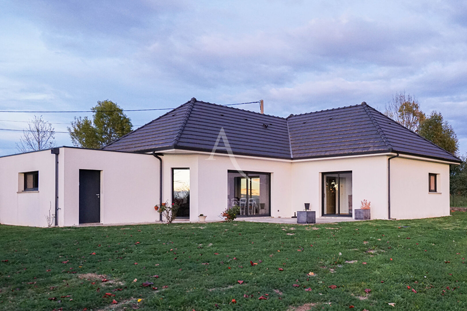 Photo Contemporaine plain-pied 2019, 3 chambres, vue Pyrénées, calme et confort à Andoins 104 m2 image 1/6