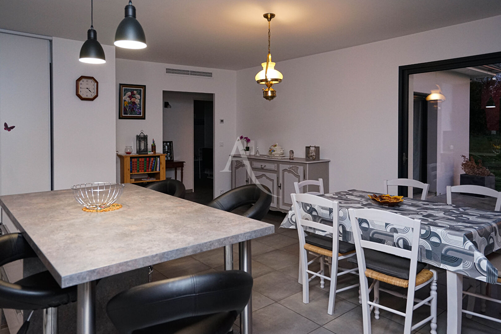 Photo Contemporaine plain-pied 2019, 3 chambres, vue Pyrénées, calme et confort à Andoins 104 m2 image 2/6