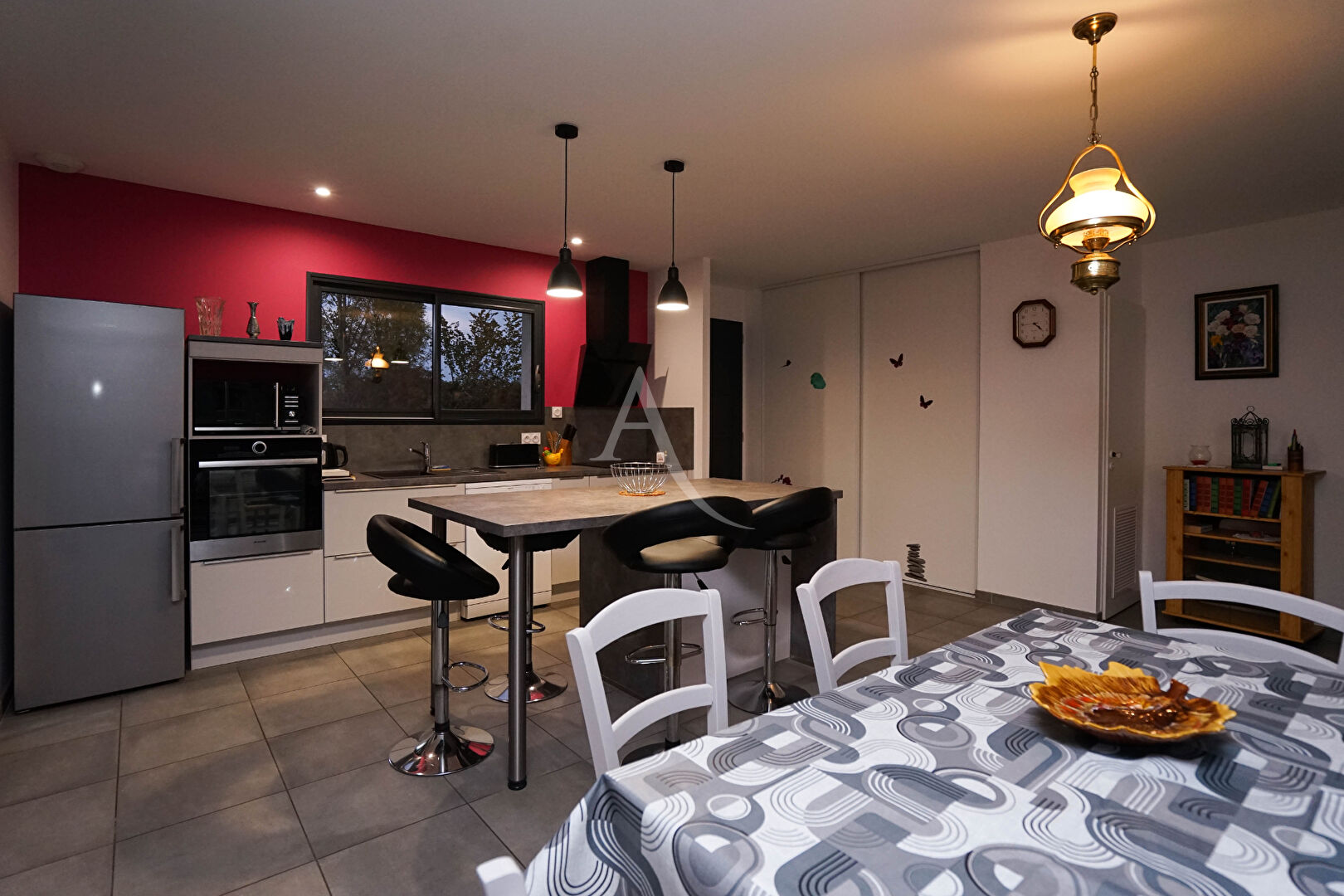 Photo Contemporaine plain-pied 2019, 3 chambres, vue Pyrénées, calme et confort à Andoins 104 m2 image 4/6