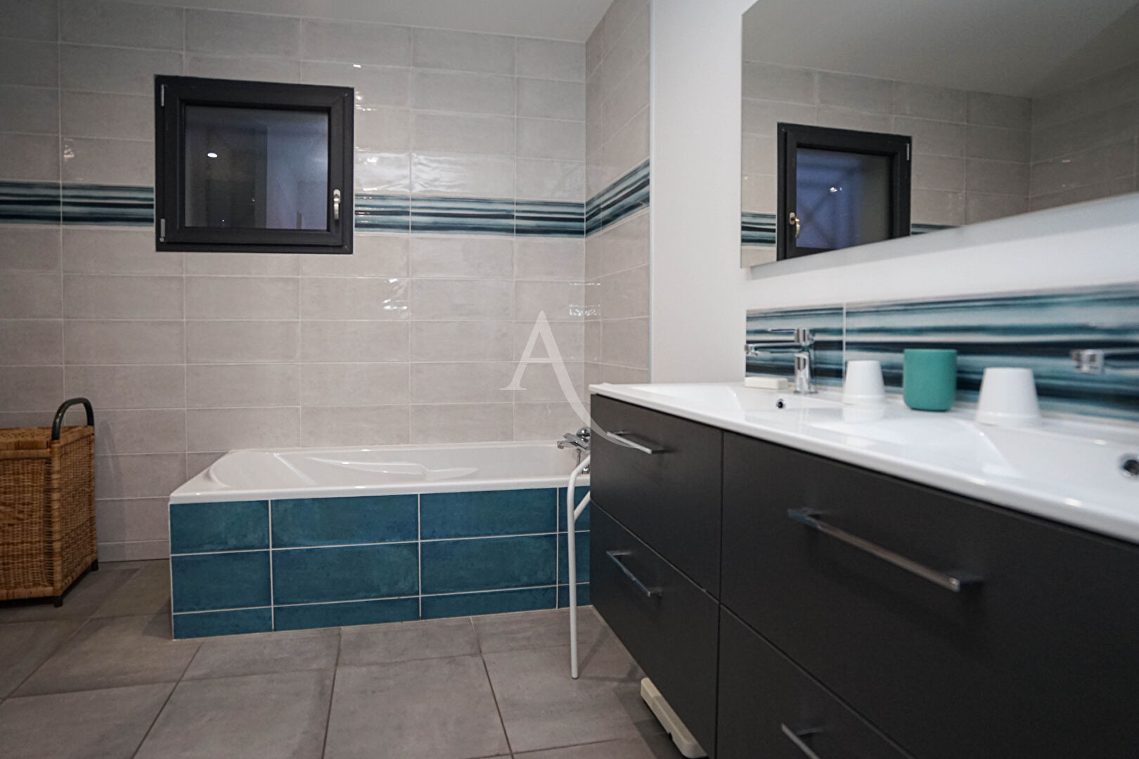 Photo Contemporaine plain-pied 2019, 3 chambres, vue Pyrénées, calme et confort à Andoins 104 m2 image 6/6