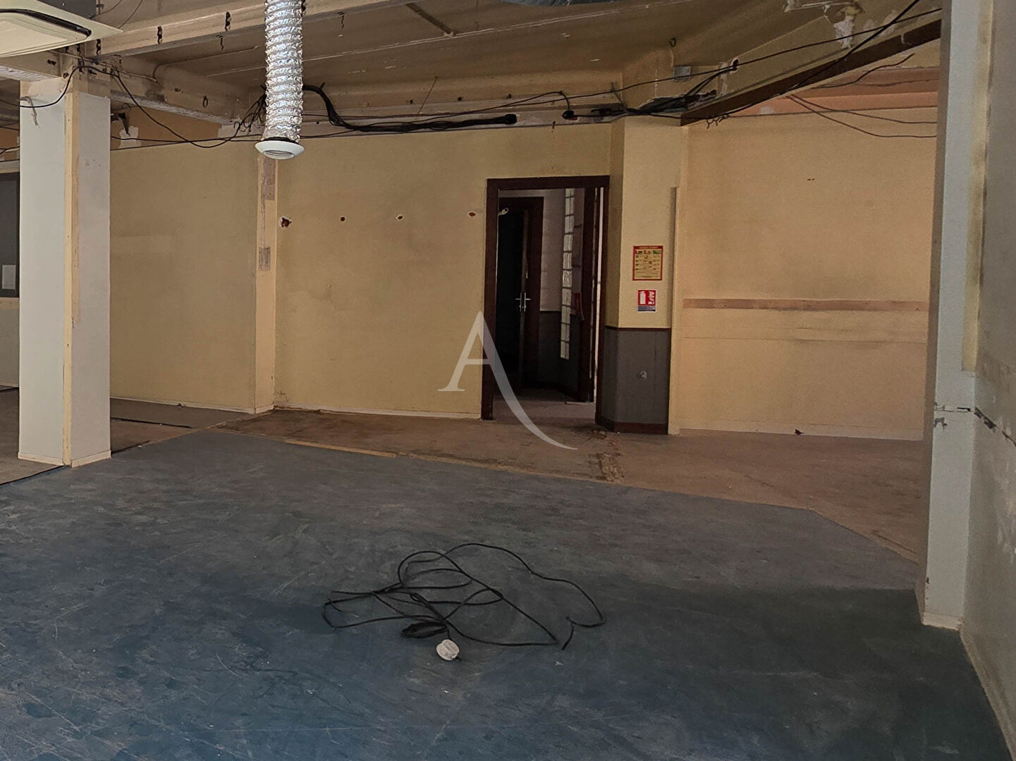 Photo Local commercial / bureaux 224,40 m² Centre-ville de Pau Palais des Pyrénées 6 pièces image 2/6