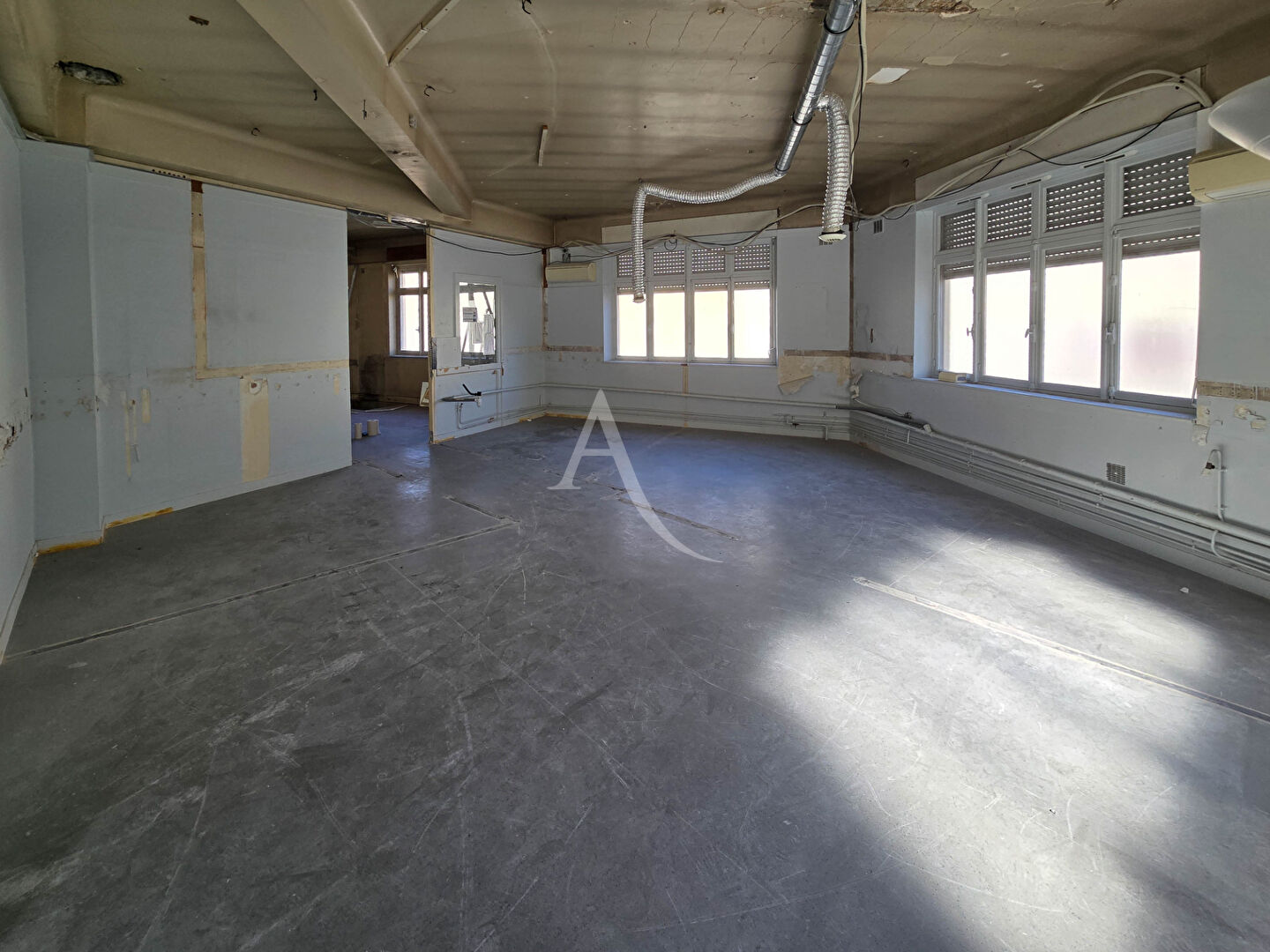 Photo Local commercial / bureaux 224,40 m² Centre-ville de Pau Palais des Pyrénées 6 pièces image 3/6