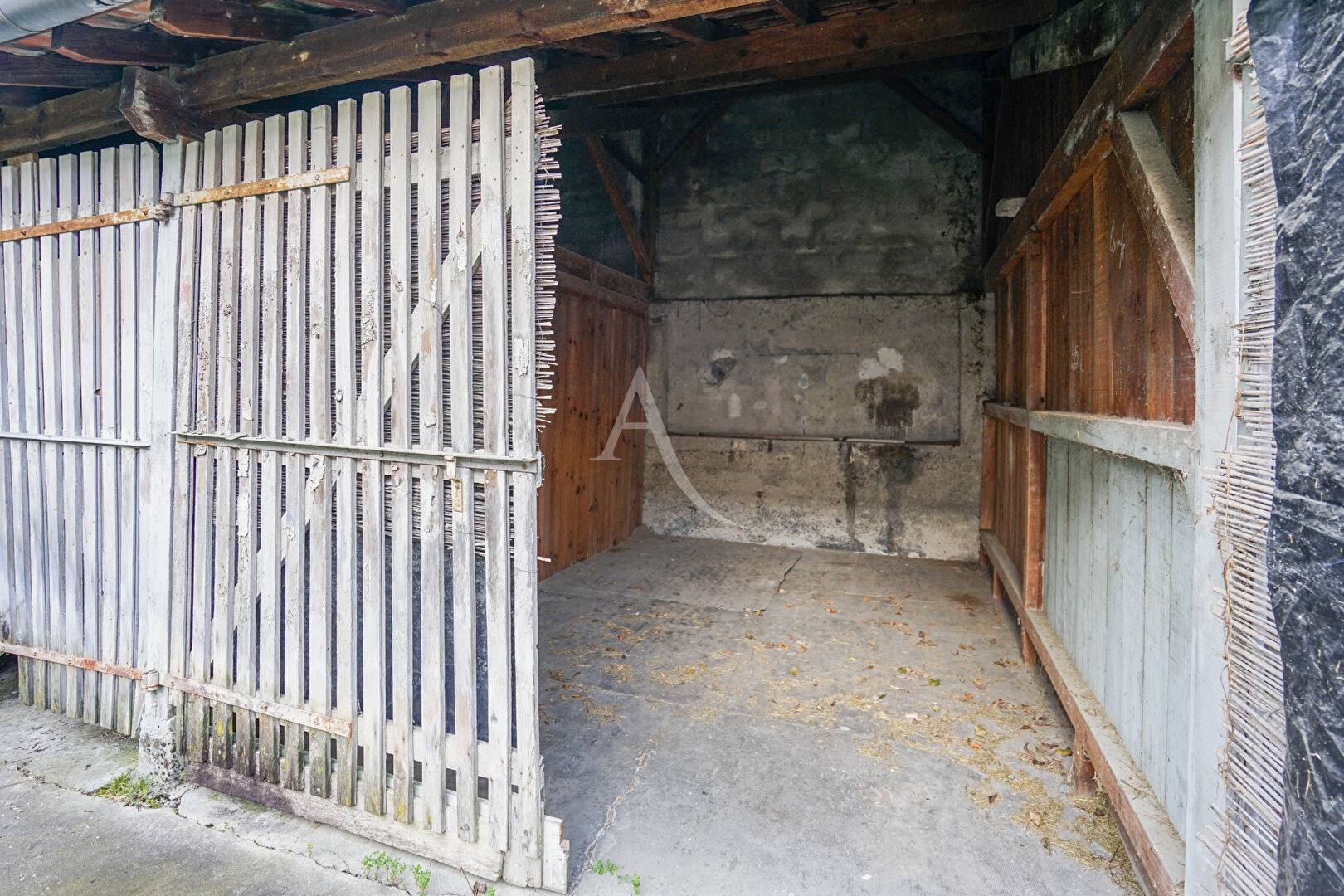 Photo Pau 3 grands Box pour stockage et garage moto proche Halles image 1/5