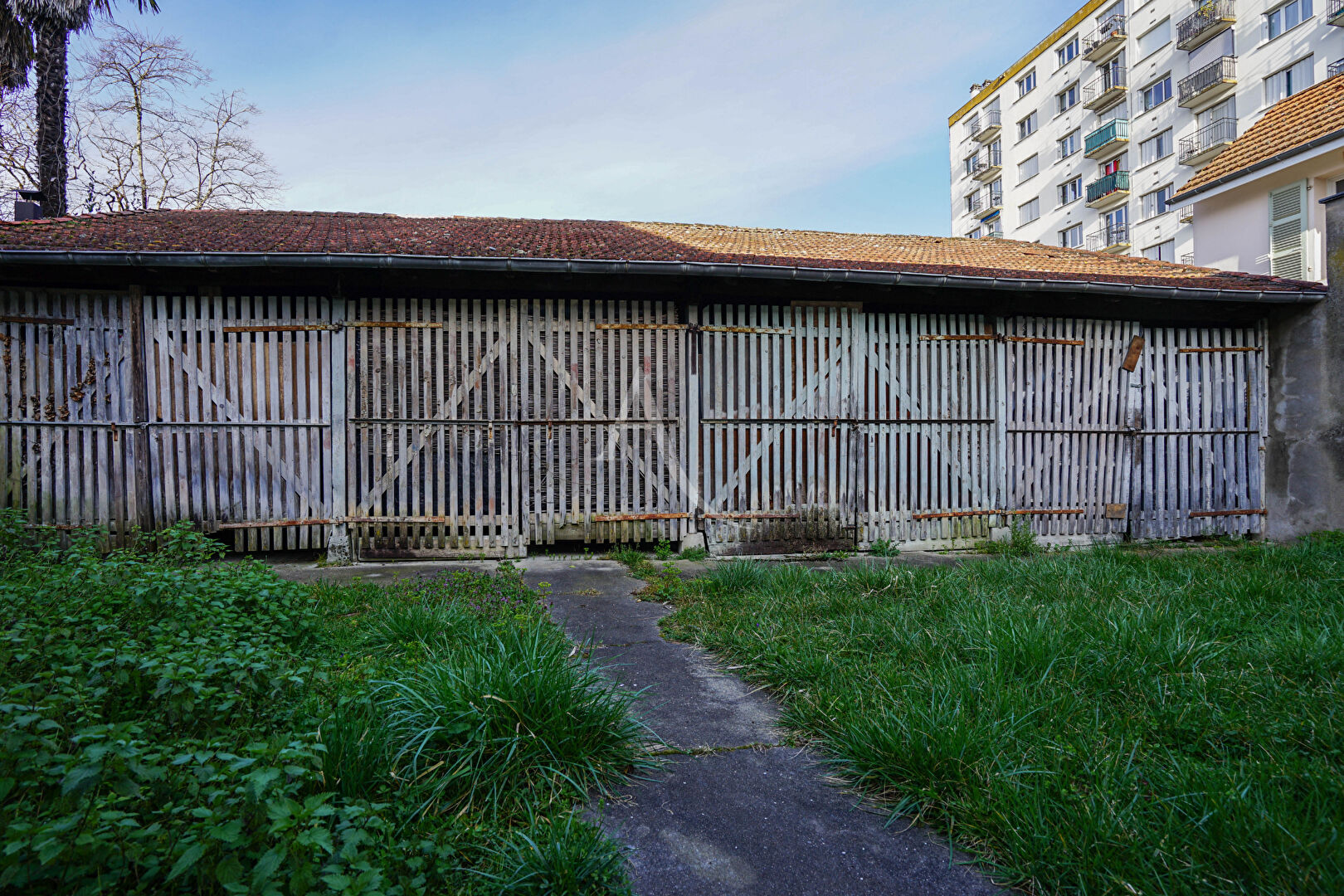 Photo Pau 3 grands Box pour stockage et garage moto proche Halles image 5/5