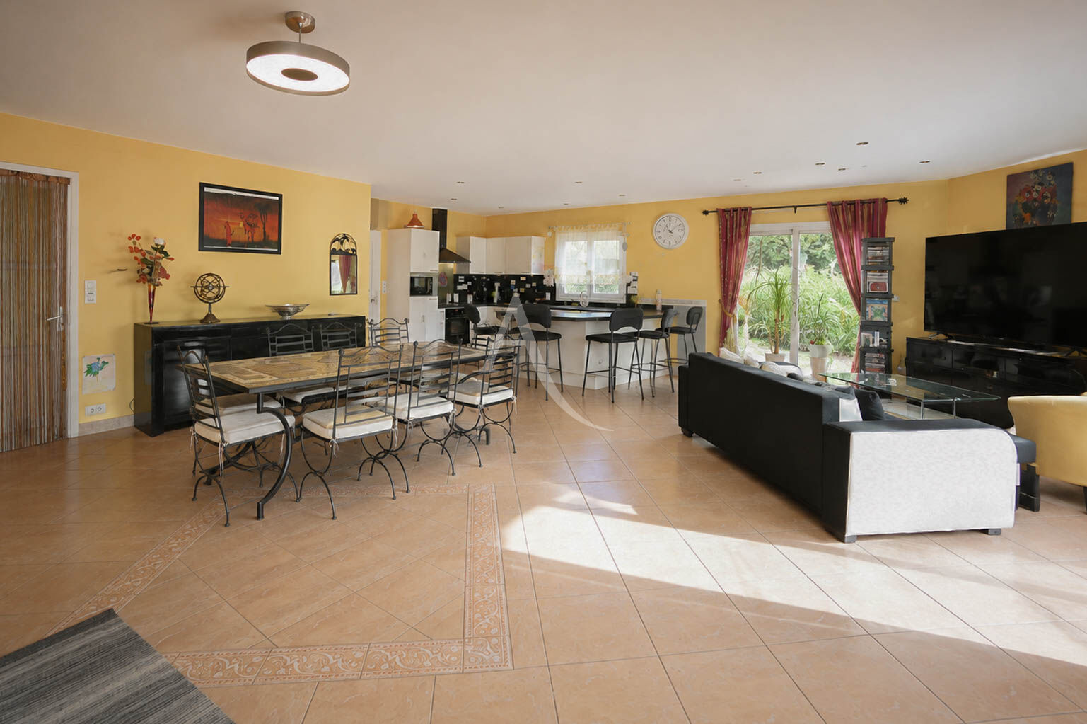 Proche Morlàas - Maison de plain-pied - 5 chambres - Terrain 1 820 m² - Carport
