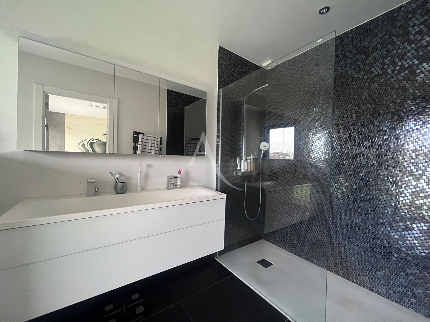 Photo Maison 5 chambres ,piscine et garage image 3/6