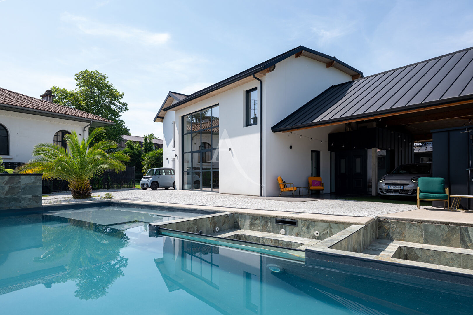 PAU, maison de ville ,6 chambres, piscine et dépendance