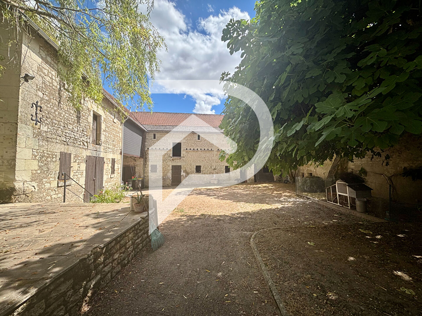 Photo Grande maison en pierre avec Dépendances, piscine, vue dégagée ? 3500 m² de terrain image 1/6