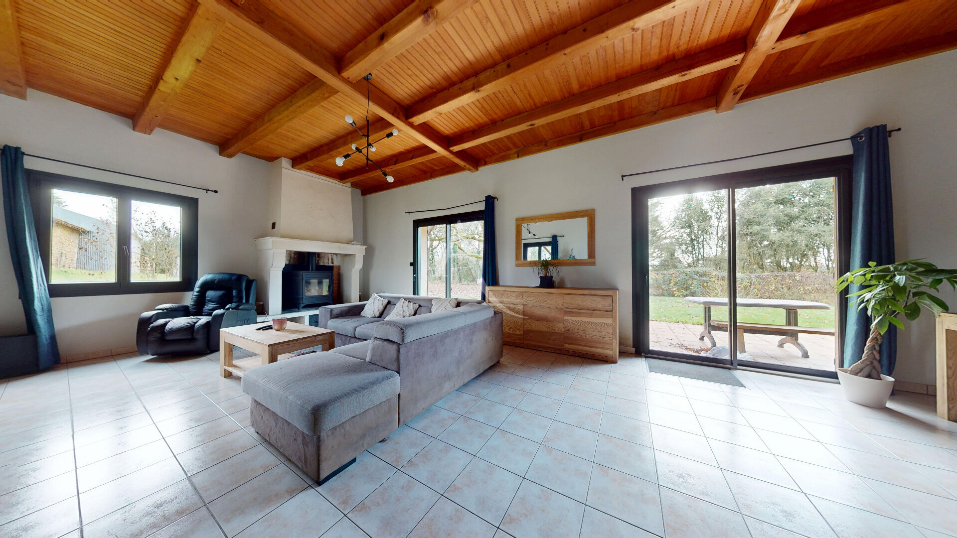 Photo SAINT SAUVANT - MAISON - 4 CHAMBRES - DOUBLE GARAGE image 2/6