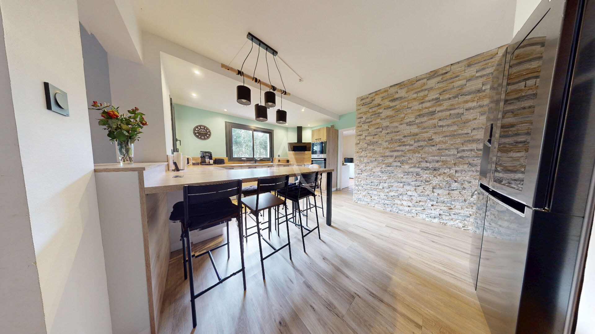 Photo SAINT SAUVANT - MAISON - 4 CHAMBRES - DOUBLE GARAGE image 5/6