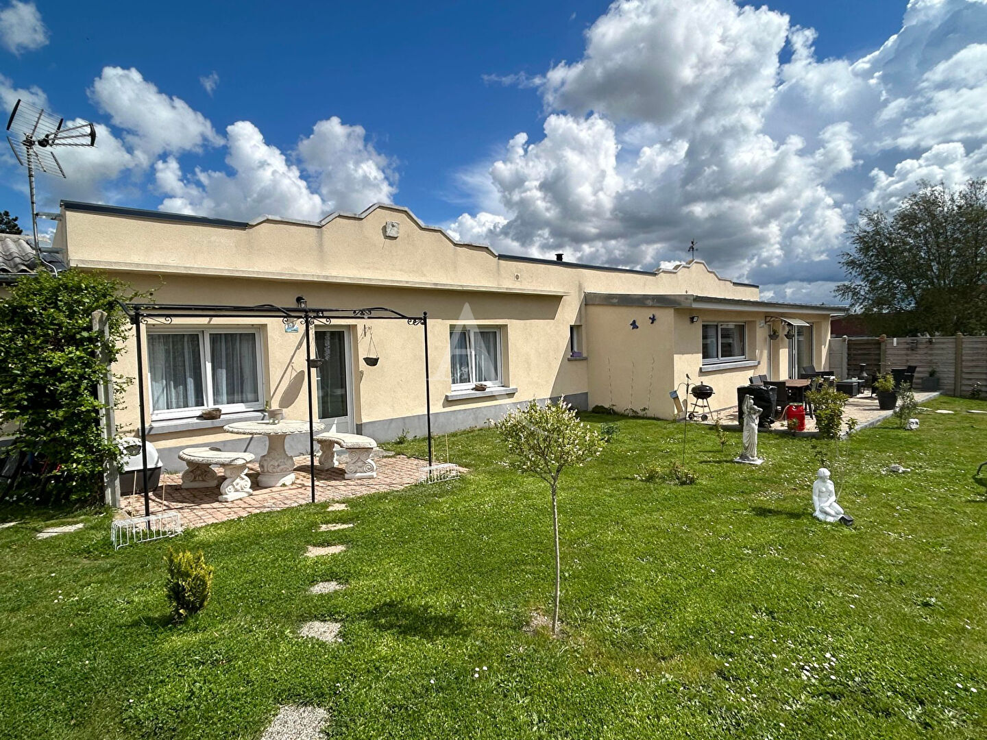 Agence immobilière de L'ADRESSE Rue