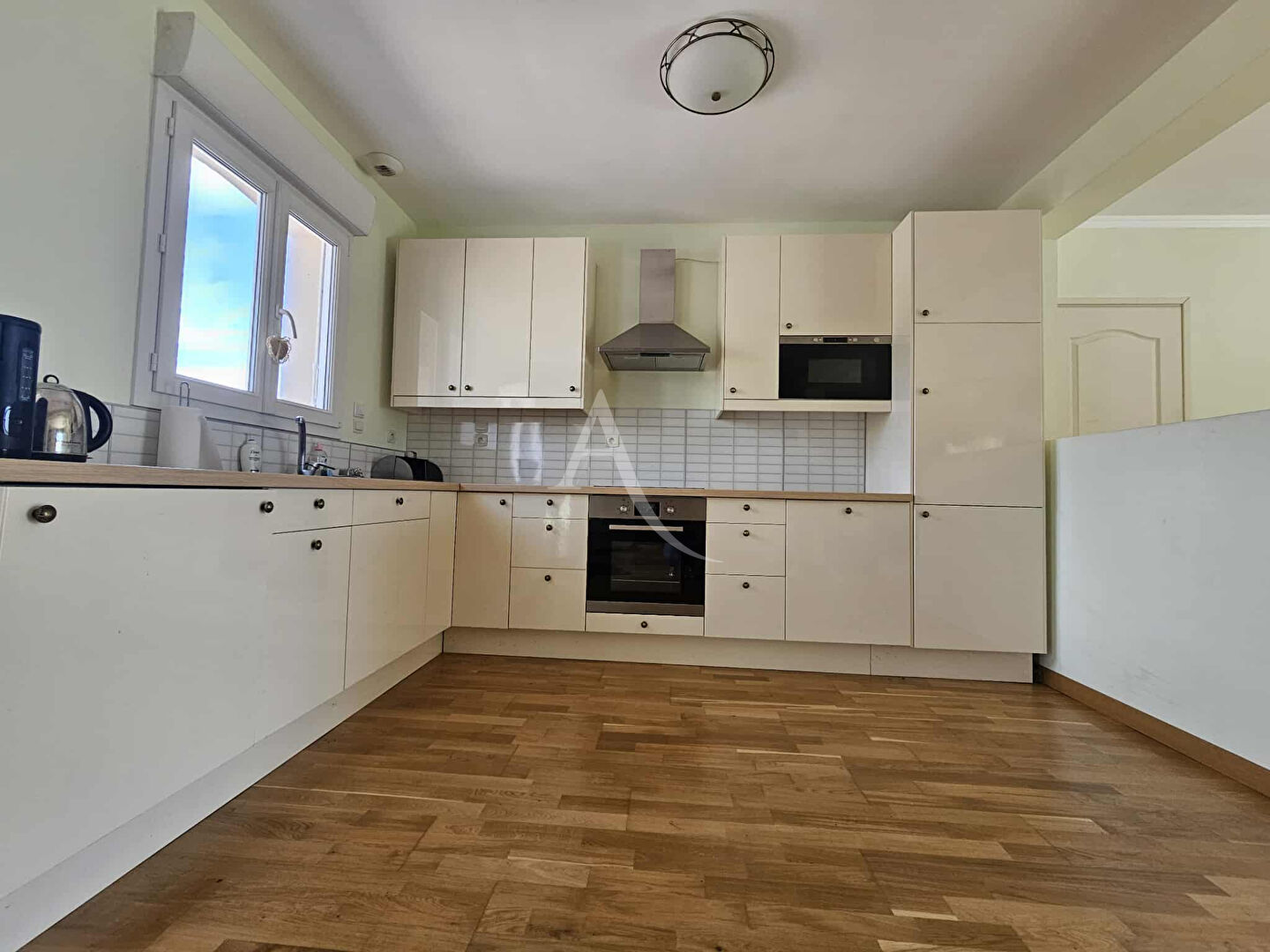 Photo Vaste pavillon récent - Rue image 4/6