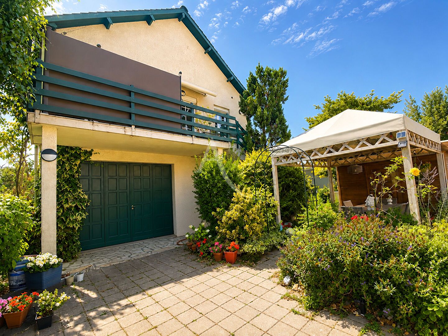 Agence immobilière de L'ADRESSE Rue