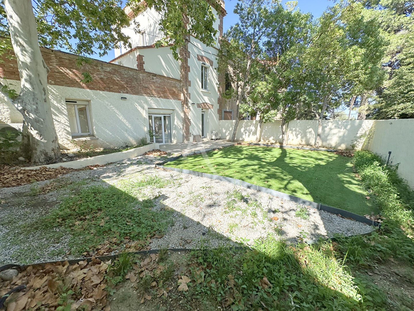 THUIR - Maison rénovée 8 pièces 193 m²  - jardin, piscine et garage