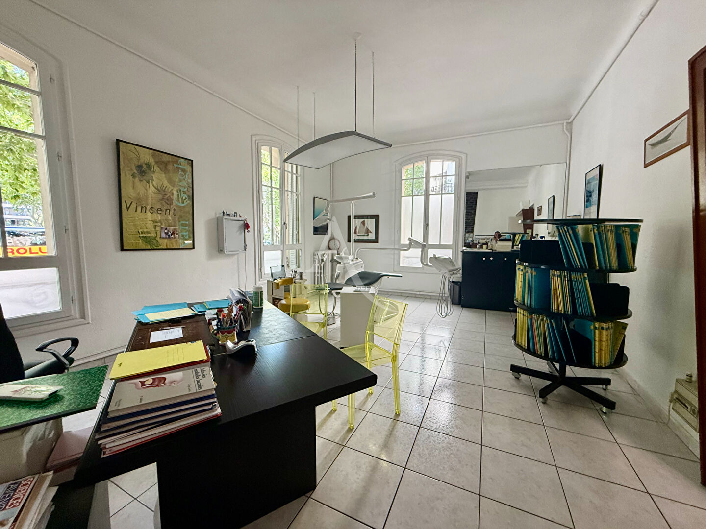 local professionnel de 131.57 m² avec cave en sous sol de 26.36 m²