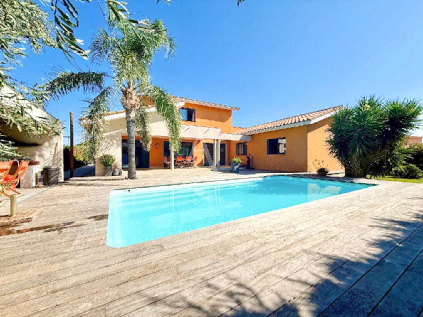 CORNEILLA LA RIVIERE : VILLA CONTEMPORAINE 6 PIECES - 192 M² EN 4 FACES AVEC JARDIN DE 900 M² AVEC PISCINE ET SANS VIS A VIS !