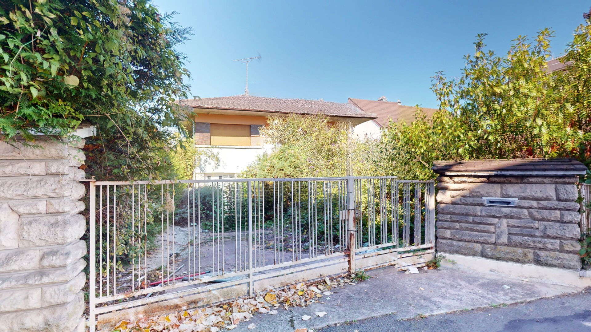 VILLEMOMBLE- Maison avec jardin et Terrain à l'arrière