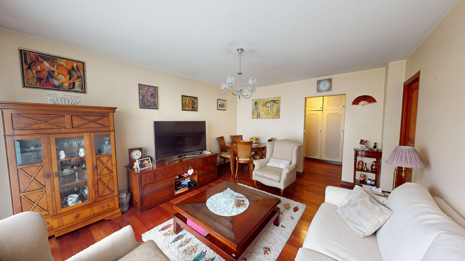 VILLEMOMBLE , HYPER CENTRE , FAMILIAL, LUMINEUX & TOUT À PIED