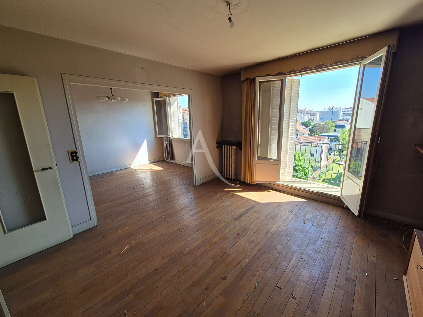 ASNIERES SUR SEINE : appartement F4 (78 m²) en vente avec balcon.