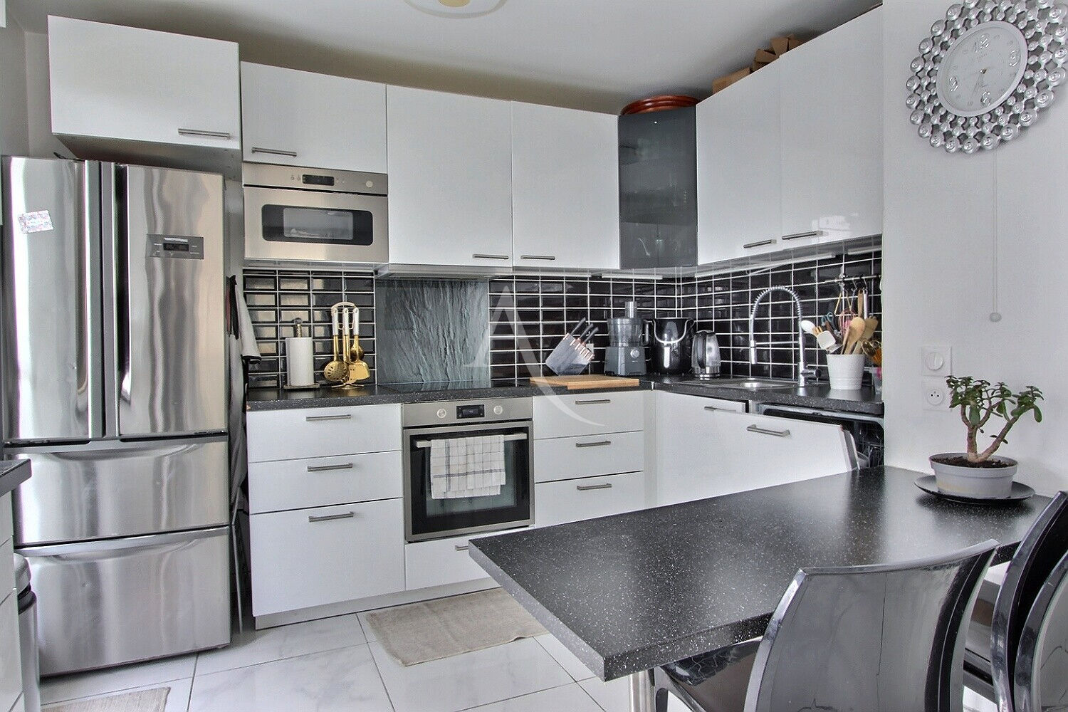 Appartement Asnieres Sur Seine 5 pièce(s) 104.72 m2 avec balcons et loggia