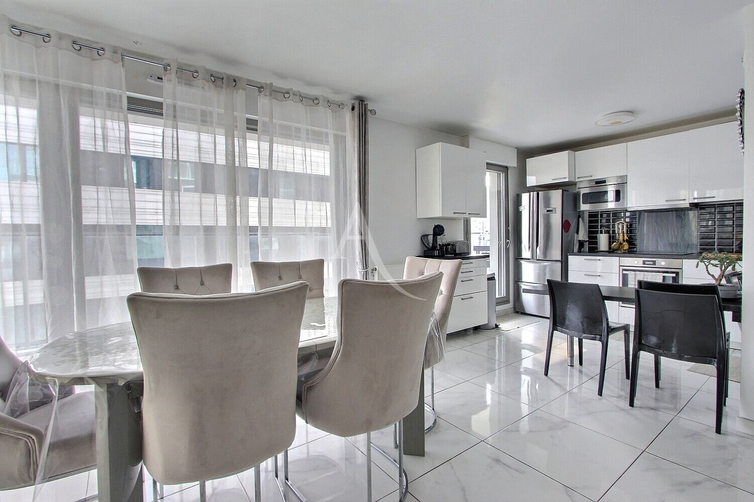 Photo Appartement Asnieres Sur Seine 5 pièce(s) 104.72 m2 avec balcons et loggia image 3/6