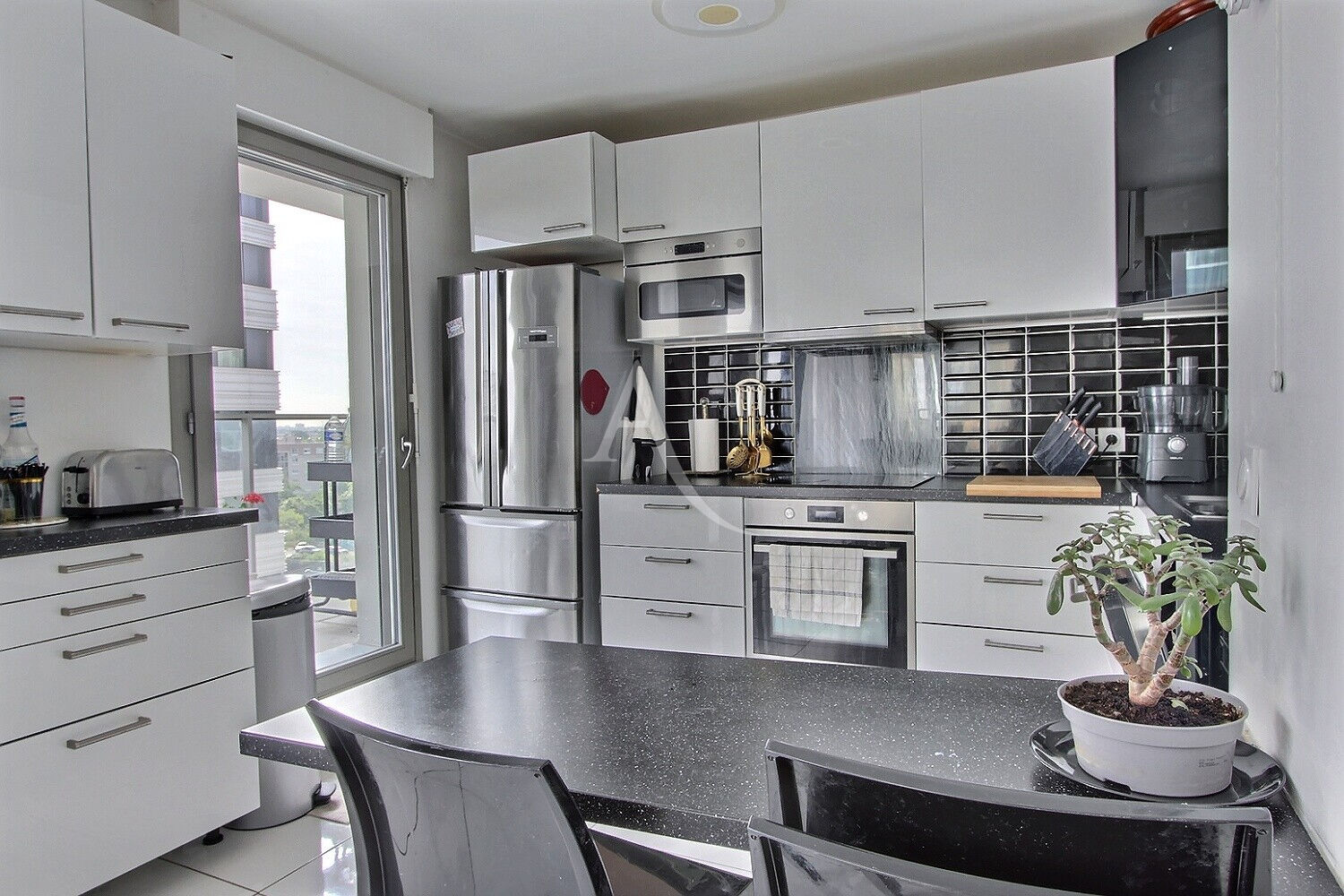 Photo Appartement Asnieres Sur Seine 5 pièce(s) 104.72 m2 avec balcons et loggia image 5/6