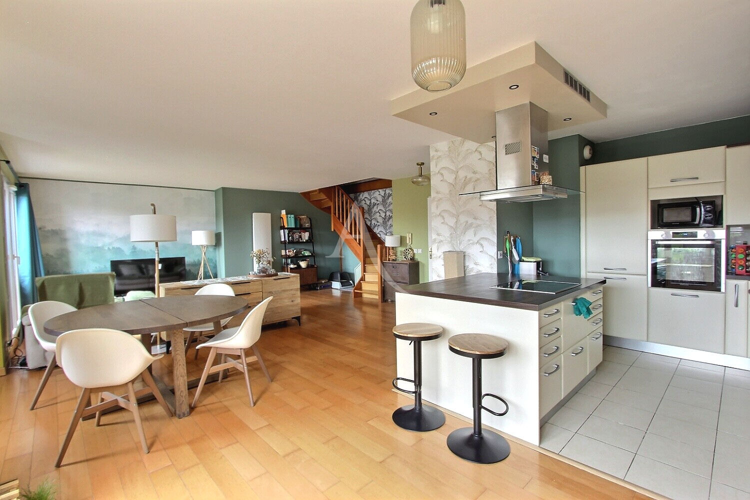 Villeneuve La Garenne - Duplex 4 pièces de 109.28 m2 avec balcons + box