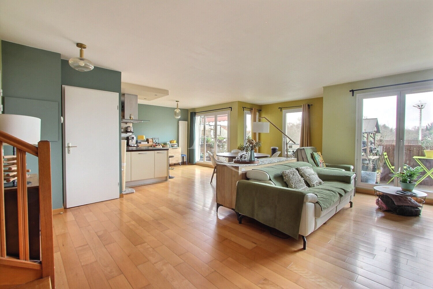 Photo Villeneuve La Garenne - Duplex 4 pièces de 109.28 m2 avec balcons + box image 2/6