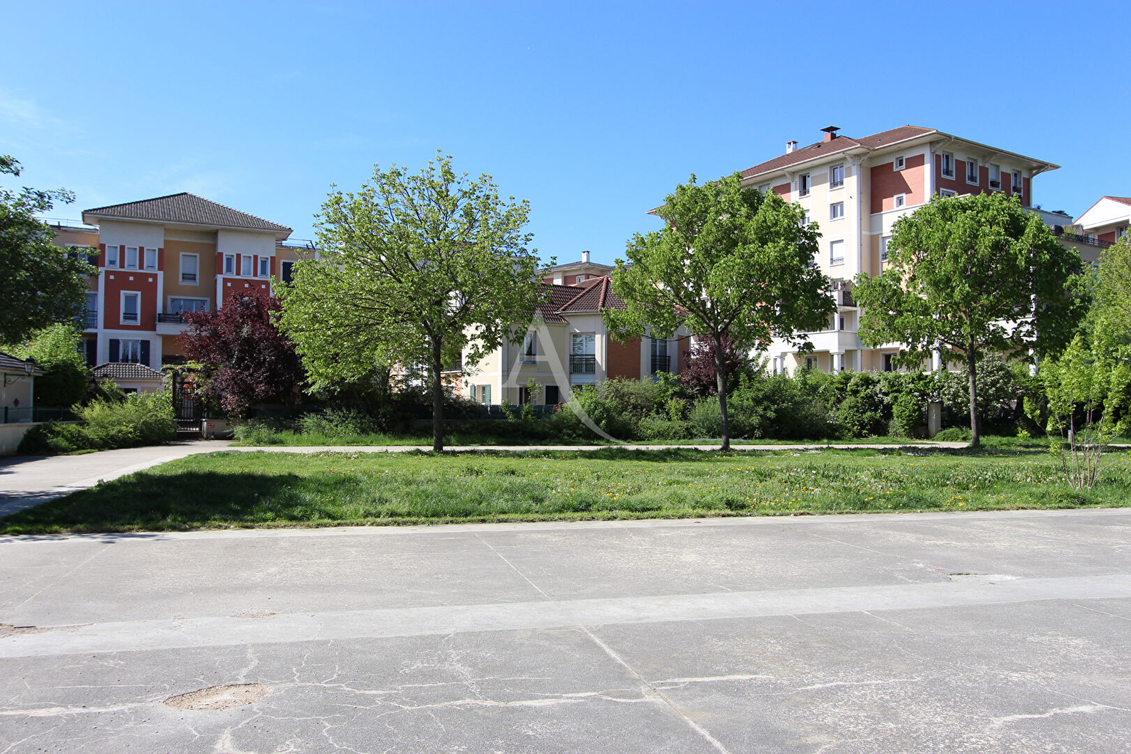 Photo Villeneuve La Garenne - Duplex 4 pièces de 109.28 m2 avec balcons + box image 4/6