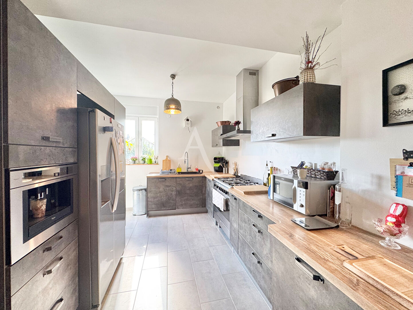 Photo Bien rare - Belle demeure de maître rénovée avec piscine & verger, dépendances/garages image 6/6