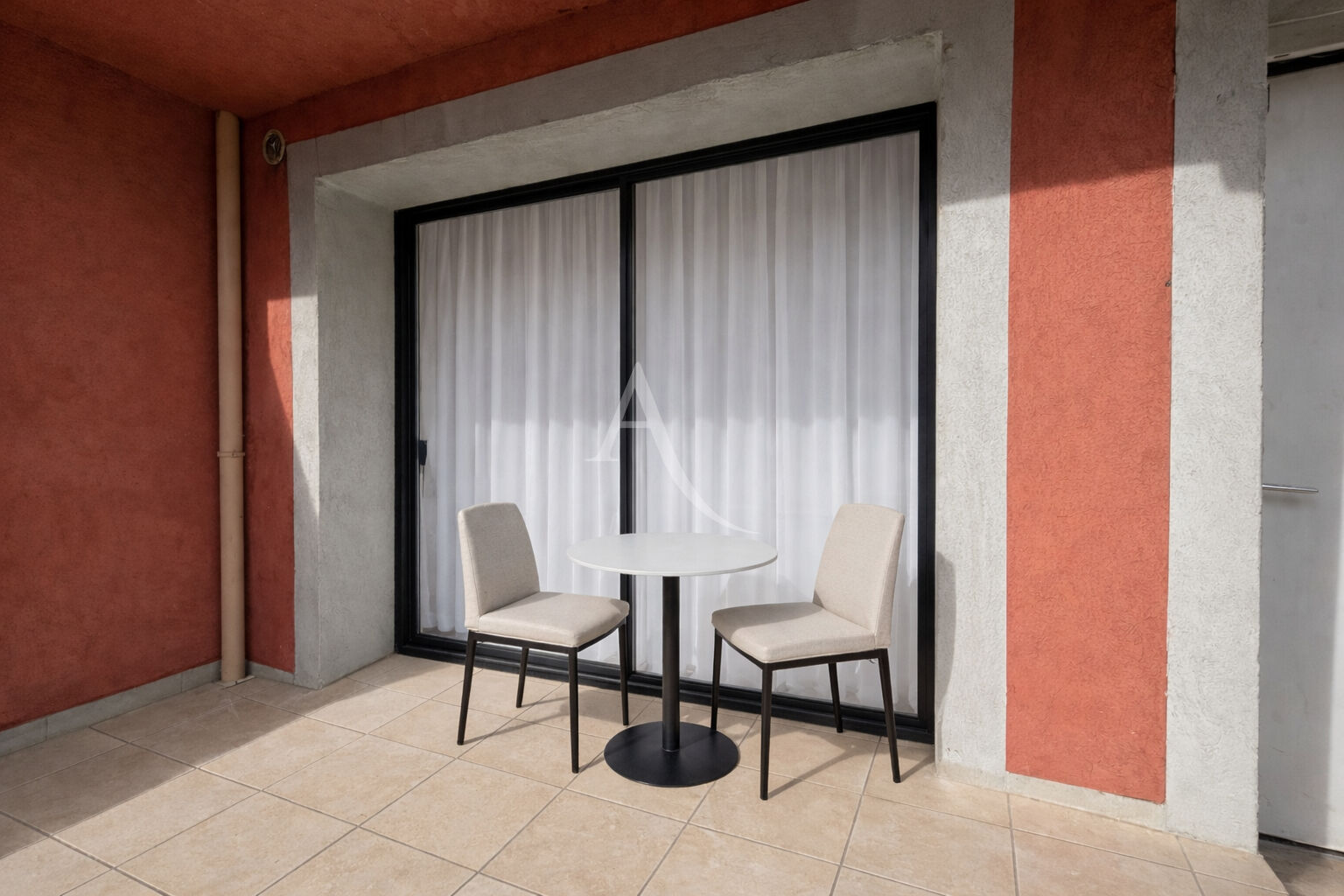 APPARTEMENT EN REZ-DE-CHAUSSÉE AVEC EXTÉRIEUR A RIANS