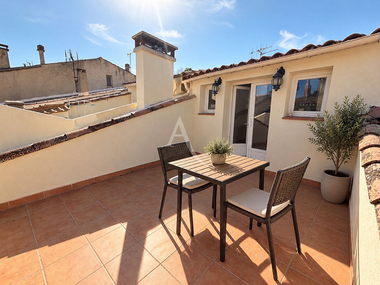 MAISON DE VILLAGE AVEC STUDIO, DUPLEX ET TERRASSE