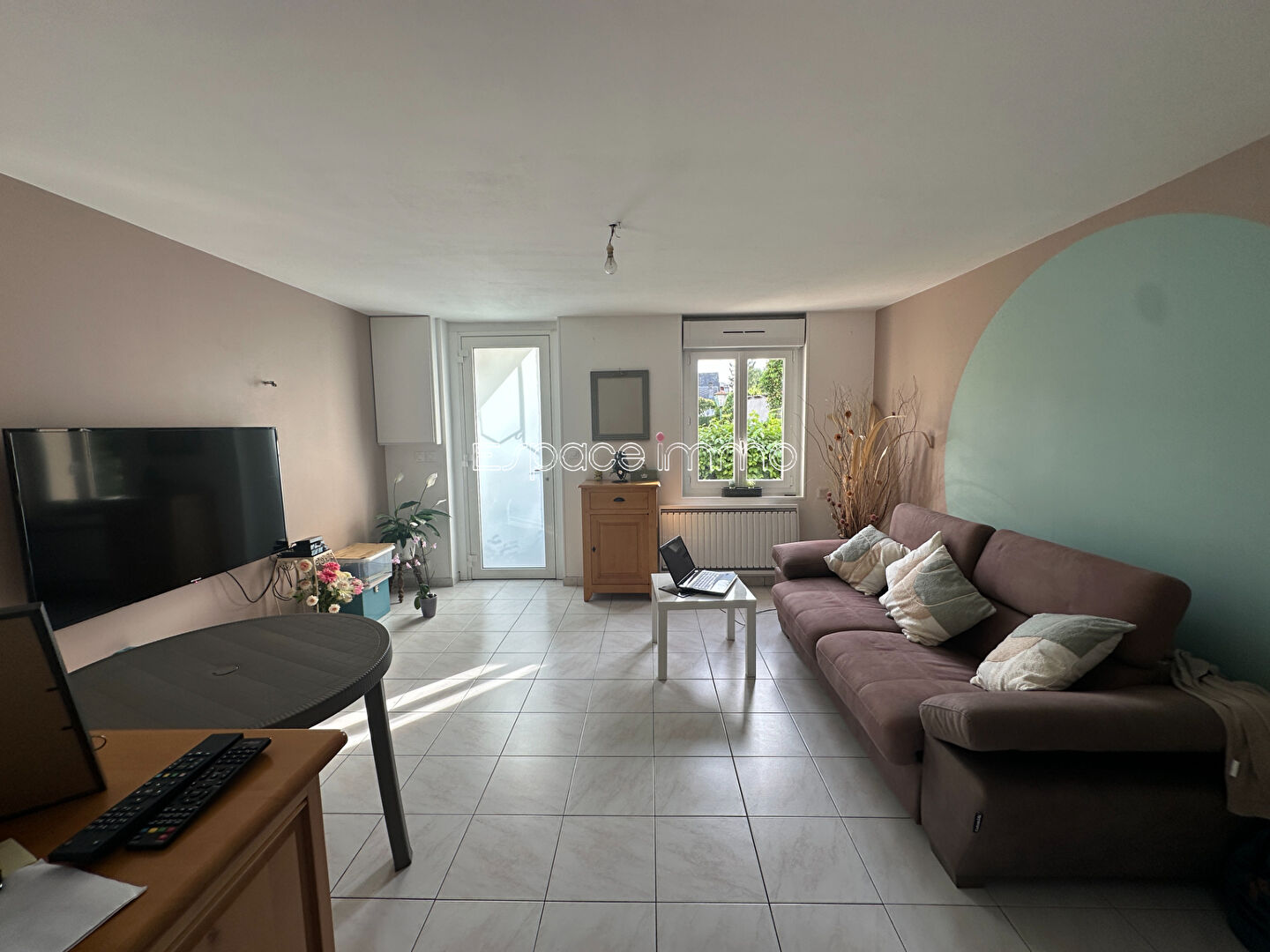 Photo Maison entièrement rénovée - Mitoyenne des deux côtés - 4 pièces - 95 m2 - MONTVILLE centre - avec jardin et garage image 2/6