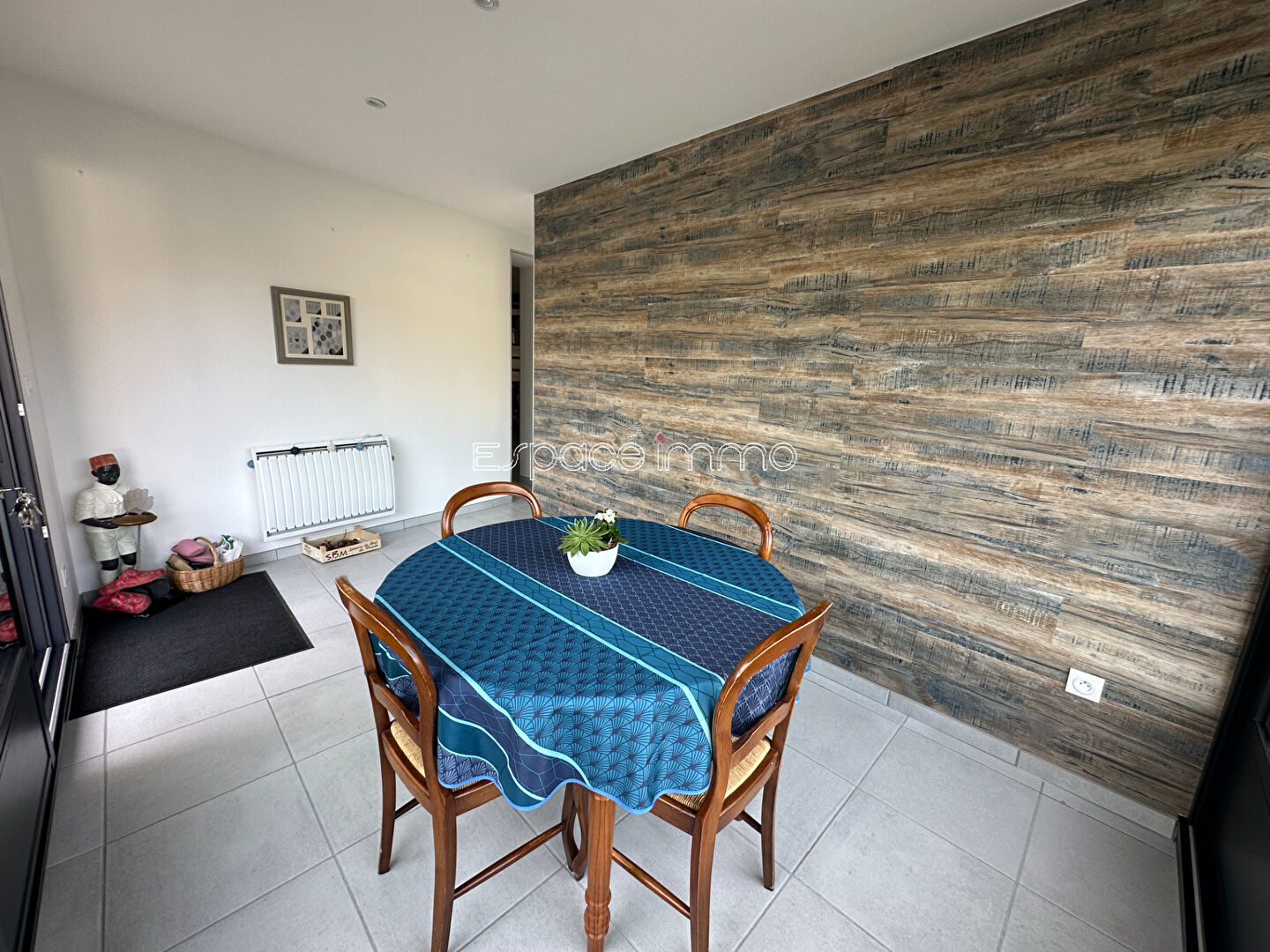 Photo Maison entièrement rénovée - Mitoyenne des deux côtés - 4 pièces - 95 m2 - MONTVILLE centre - avec jardin et garage image 5/6