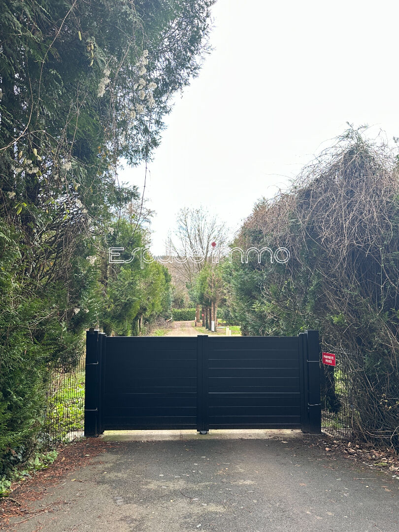 DOMAINE PRIVE - RIVIERE - TERRAIN A BATIR VIABILISE -  MONTVILLE - 895 m² - BORD DE RIVIERE