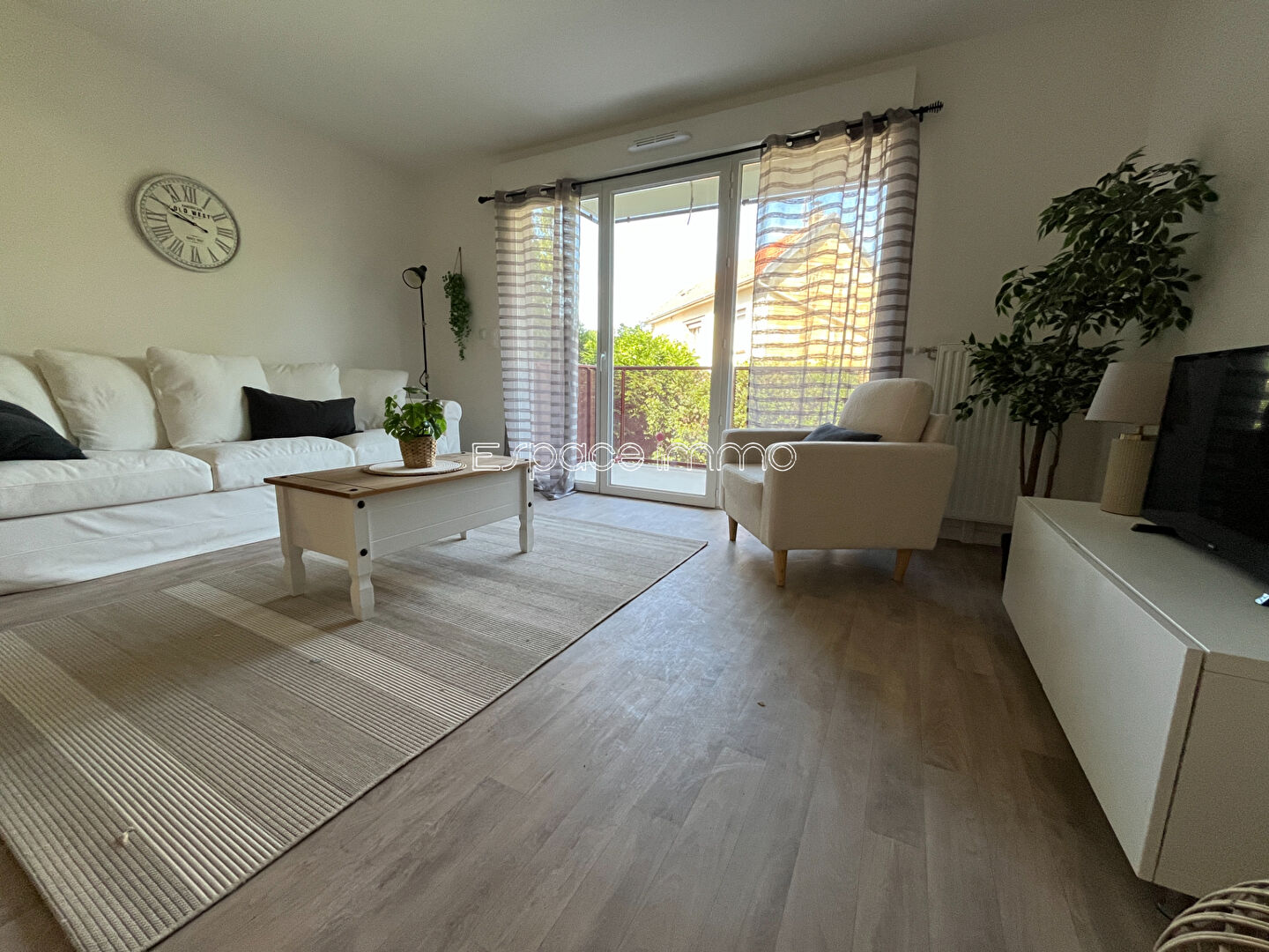 Photo APPARTEMENT T4 SECURISE AVEC TERRASSE, CAVE ET DOUBLE BOX - NOTRE DAME DE BONDEVILLE - 109.10 m² image 2/6